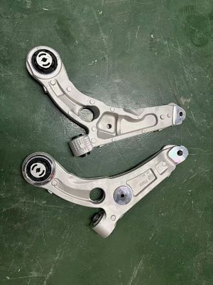 앞 오른쪽 아래쪽 제어 팔 OE NO. 4877839AE