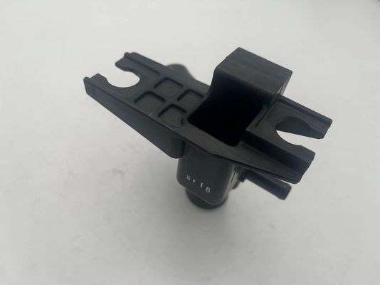 현대 KIA 라디에이터 포트에 적합한 OEM25329-F3300 냉각 물 파이프 연결 장치